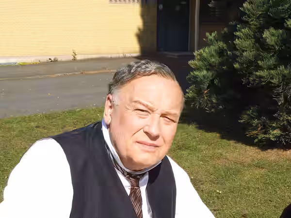 Schauspieler Thomas Thieme am 17. September 2014 in Düren bei einer Drehpause des Films „Fritz Lang – Der andere in uns“.