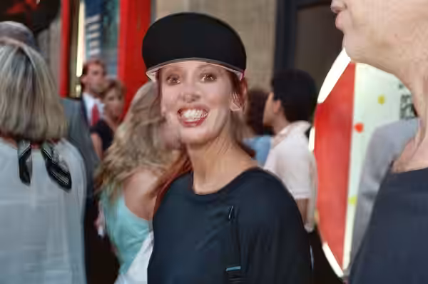 Shelley Duvall at a film premiere at Grauman's Chinese Theater in Hollywood, California (1990)