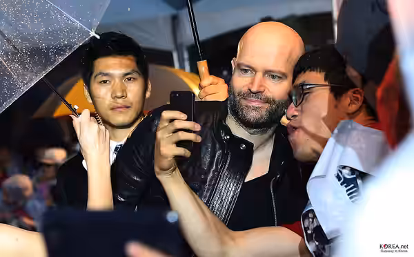 Brad Pitt and Director Marc Forster in Korea (2013)