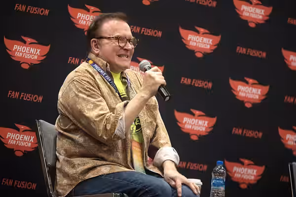 Billy West speaking with attendees at the 2022 Phoenix Fan Fusion at the Phoenix Convention Center in Phoenix, Arizona. Please attribute to Gage Skidmore if use