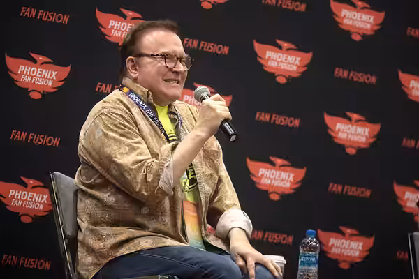Billy West speaking with attendees at the 2022 Phoenix Fan Fusion at the Phoenix Convention Center in Phoenix, Arizona. Please attribute to Gage Skidmore if use