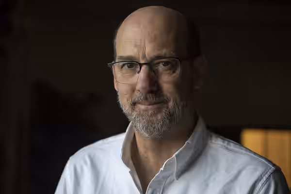 Anthony Edwards, ER and Top Gun actor and 1 in 6 organization board member, visits Scott Air Force Base, Illinois, Oct. 29, 2018, to discuss 1 in 6’s work in fi