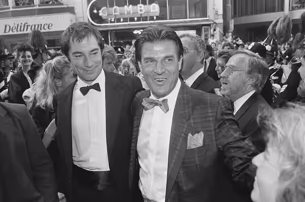 Collectie / Archief : Fotocollectie Anefo Reportage / Serie : [ onbekend ] Beschrijving : Gisteravond première James Bondfilm 'The Living Daylights in Tuschinsk (1987)