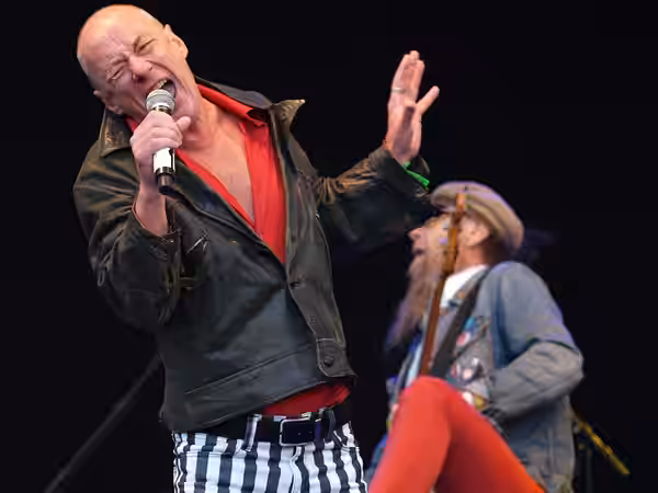 Nationalteatern on Götaplatsen performing after Red-Greens election speaches. (2010)
