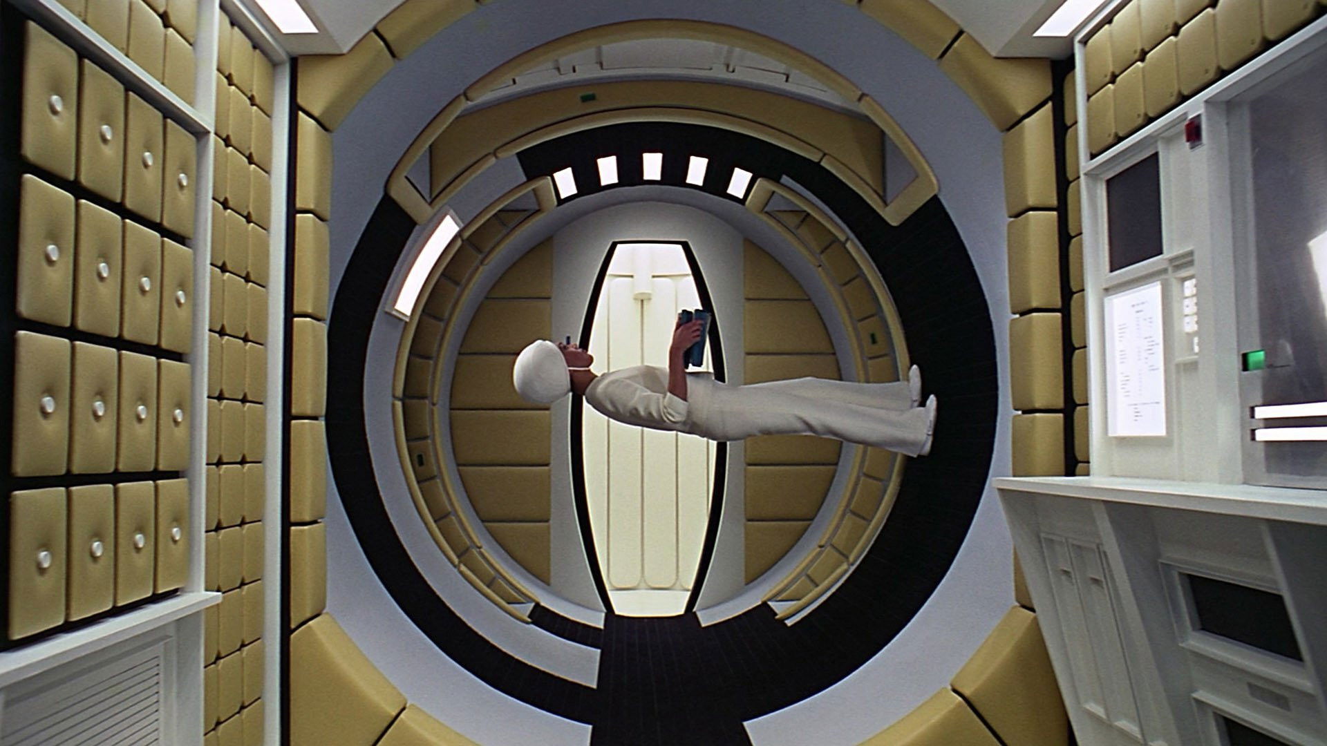 2001: A Space Odyssey, still 6