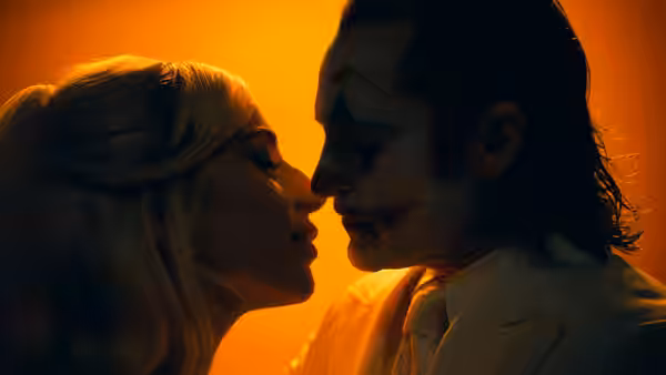 Lee Quinzel (Lady Gaga) and Joker (Joaquin Phoenix) touching foreheads closely