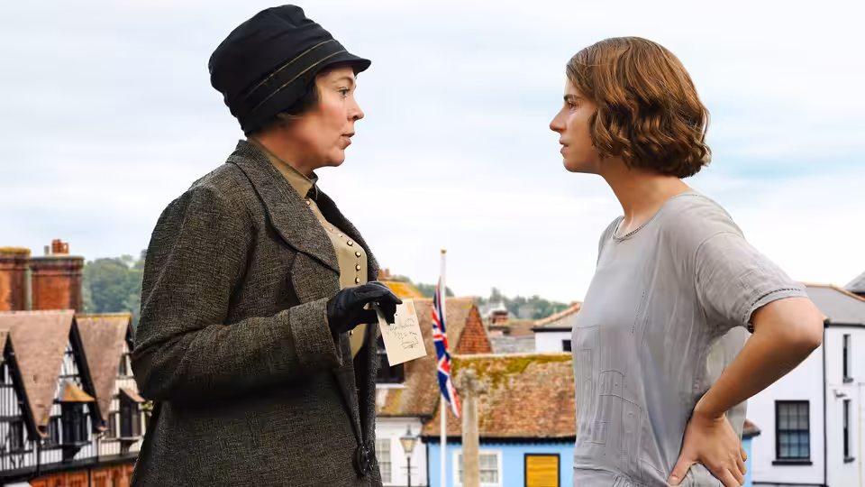 Edith Swan (Olivia Colman) facing Rose Gooding (Jessie Buckley) on a village street