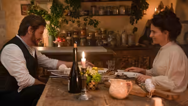 Dodin Bouffant (Benoît Magimel) and Eugénie (Juliette Binoche) dining by candlelight in a kitchen