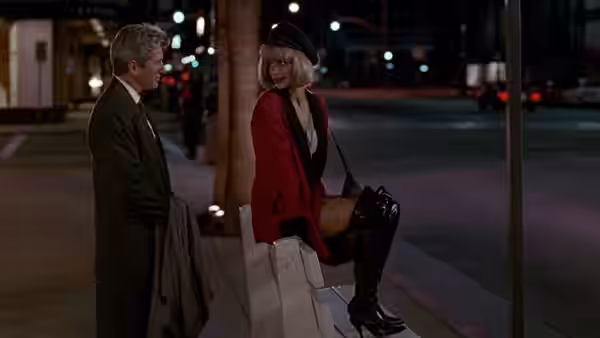 Edward Lewis (Richard Gere) speaking with Vivian Ward (Julia Roberts) on a nighttime street