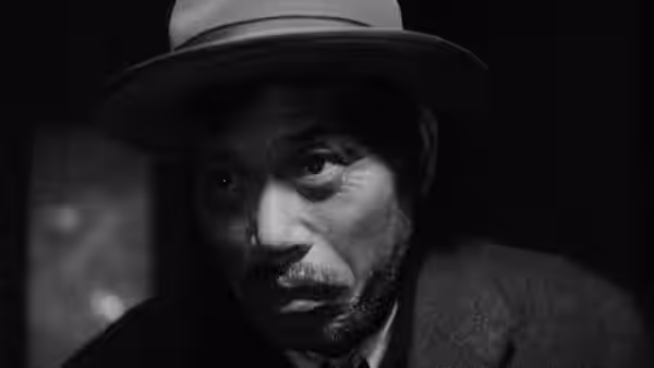 Kanji Watanabe (Takashi Shimura) in close-up wearing a hat and looking upward