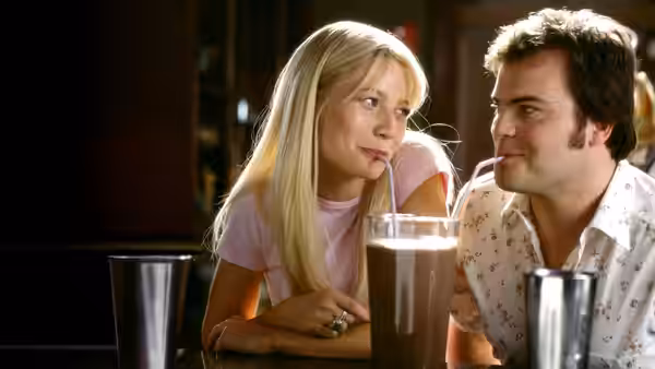 Rosemary (Gwyneth Paltrow) and Hal (Jack Black) share a milkshake at a diner counter