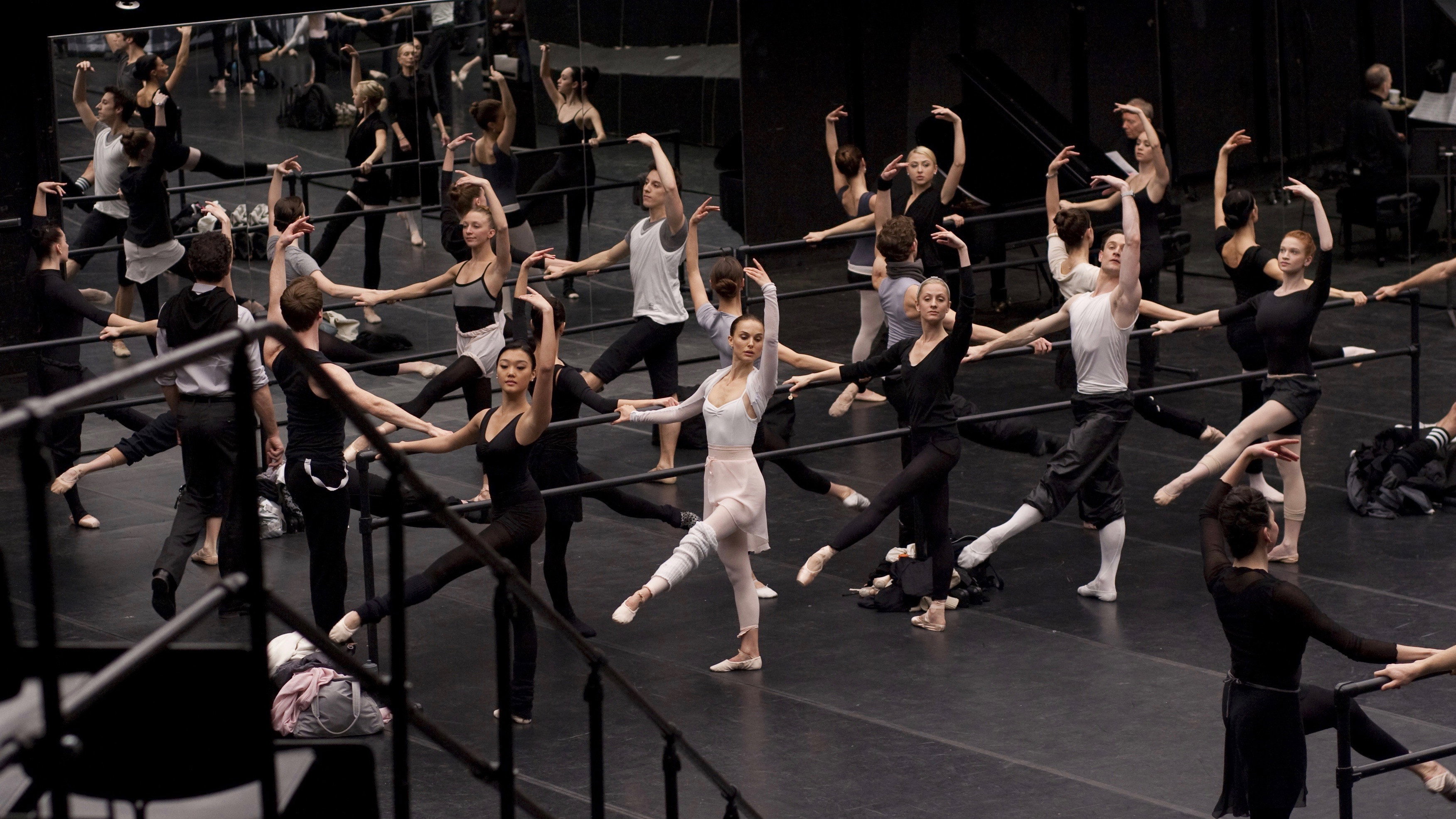 Black Swan, still 2