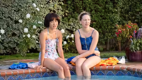 A scene from PEN15 (2)