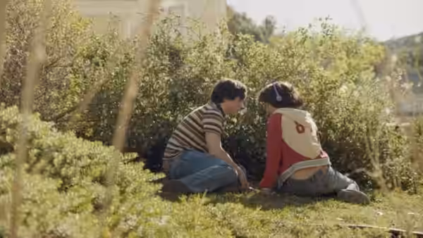 A scene from PEN15 (3)