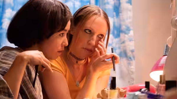 A scene from PEN15 (4)