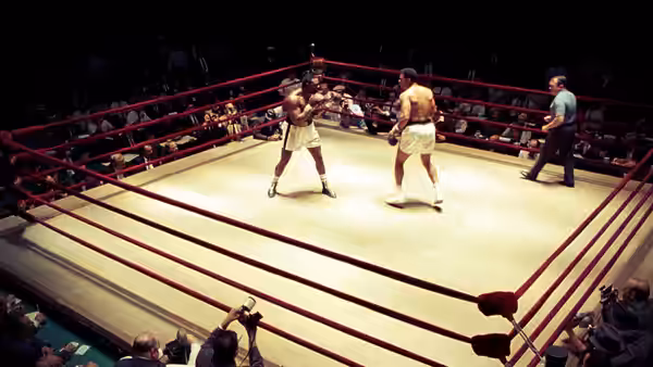 Muhammad Ali (Will Smith) faces an opponent in a crowded boxing ring