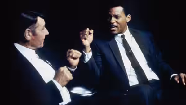 Muhammad Ali (Will Smith) talks animatedly with Howard Cosell (Jon Voight)