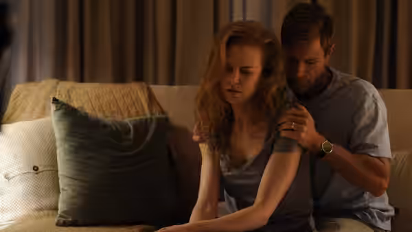 Becca (Nicole Kidman) sitting with Howie (Aaron Eckhart) on a couch