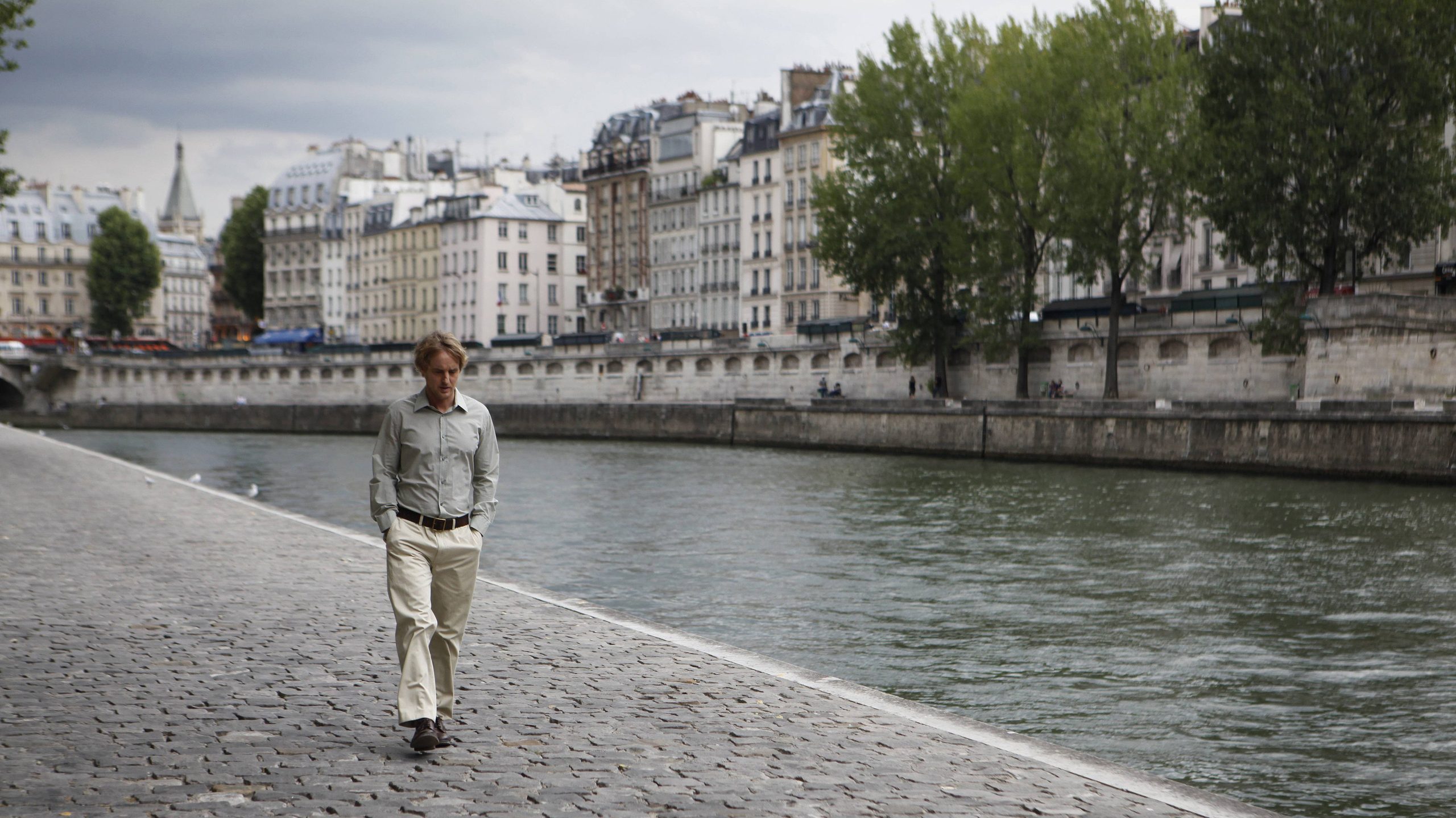 Midnight in Paris, still 5
