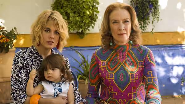 Julieta (Adriana Ugarte) holds a child beside Sara (Susi Sánchez) outdoors