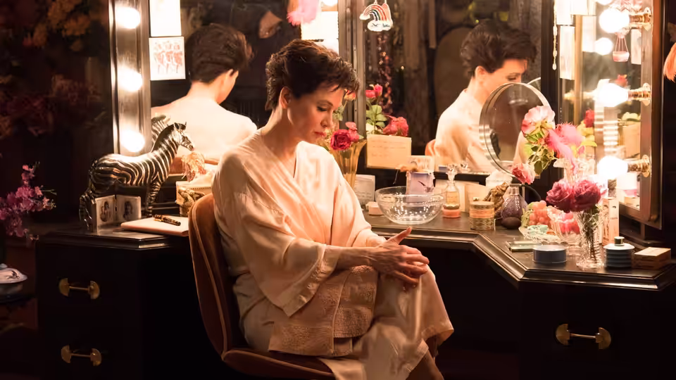 Judy Garland (Renée Zellweger) sits at a lit vanity in her dressing room