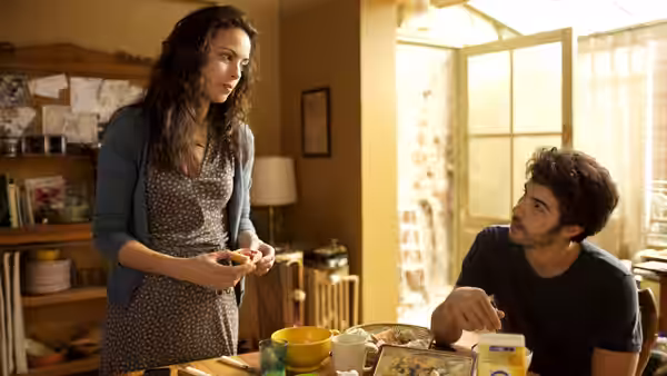 Marie (Bérénice Bejo) standing and speaking to seated Ahmad (Ali Mosaffa) at home