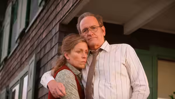 Henry Kitteridge (Richard Jenkins) and Olive Kitteridge (Frances McDormand) standing together outside a house