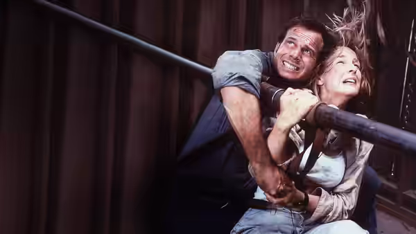 Bill (Bill Paxton) holds Jo (Helen Hunt) close as they brace against the wind