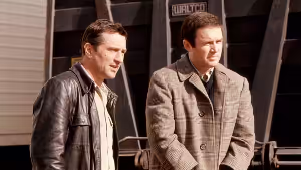 Jack Walsh (Robert De Niro) standing with Jonathan Mardukas (Charles Grodin) near a truck