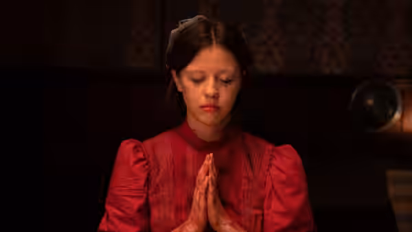 Pearl (Mia Goth) praying with blood on her hands
