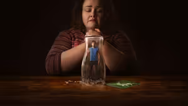 Martha (Jessica Gunning) clasping hands around jar holding miniature Donny (Richard Gadd)
