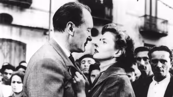 Katherine Joyce (Ingrid Bergman) and Alex Joyce (George Sanders) face each other amid a crowd