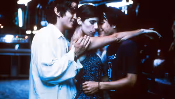 Luisa (Maribel Verdú) embraced closely by Tenoch and Julio at night
