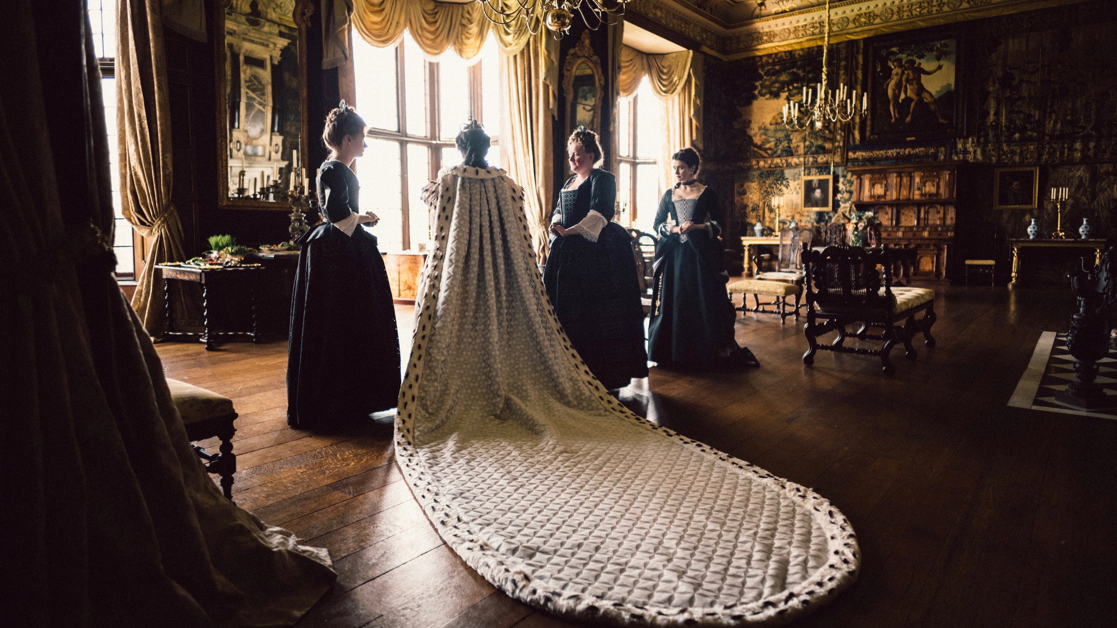 The Favourite, still 3