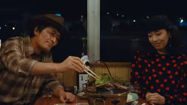 Goro (Tsutomu Yamazaki) and a woman share a hot pot at a restaurant