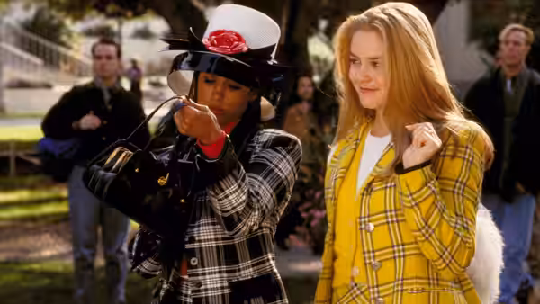 Dionne (Stacey Dash) checking her phone beside Cher (Alicia Silverstone) outdoors