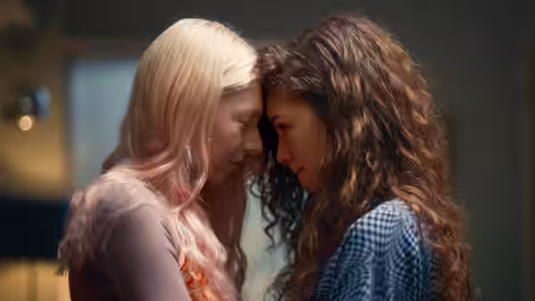 Jules Vaughn (Hunter Schafer) and Rue Bennett (Zendaya) touching foreheads closely