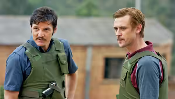 Javier Peña (Pedro Pascal) and Steve Murphy (Boyd Holbrook) standing outdoors in bulletproof vests