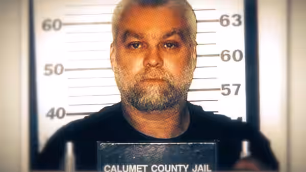 Steven Avery holding a Calumet County Jail sign in a mugshot