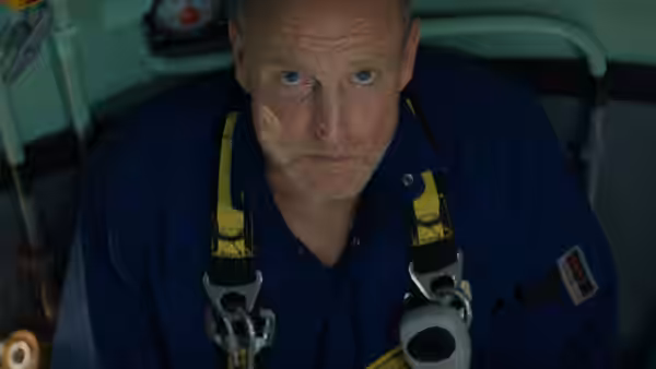 Woody Harrelson as Duncan Allcock looking up from inside the vessel