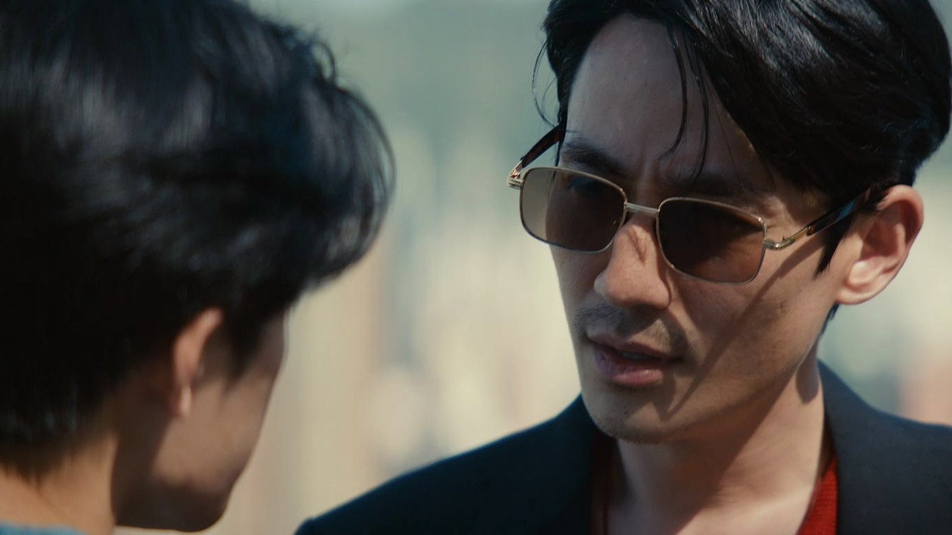 V, still 4