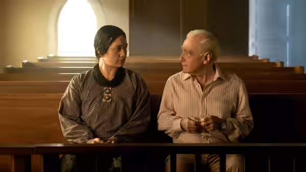 Mollie Burkhart (Lily Gladstone) and William Hale (Robert De Niro) in a church pew
