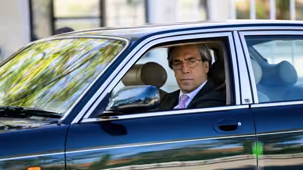 Julio Blanco (Javier Bardem) seated in the back of a dark sedan