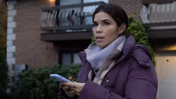 Jenny Campbell (America Ferrera) looking at her phone outside