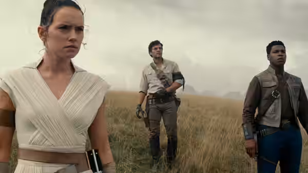 Rey (Daisy Ridley), Finn (John Boyega) and Poe Dameron (Oscar Isaac) in a grassy field