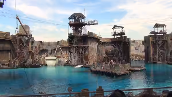 Waterworld, still 4