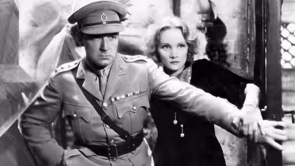 Shanghai Express, still 3