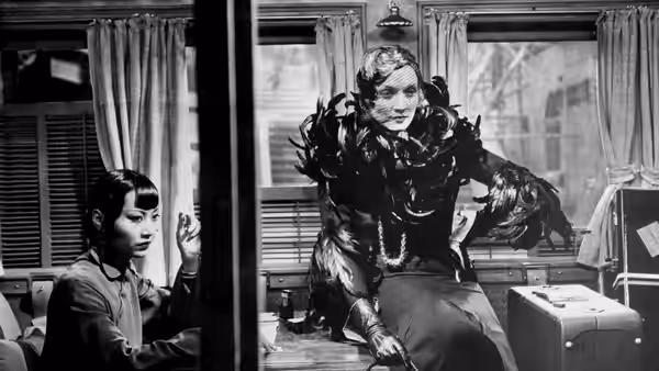 Shanghai Express, still 1