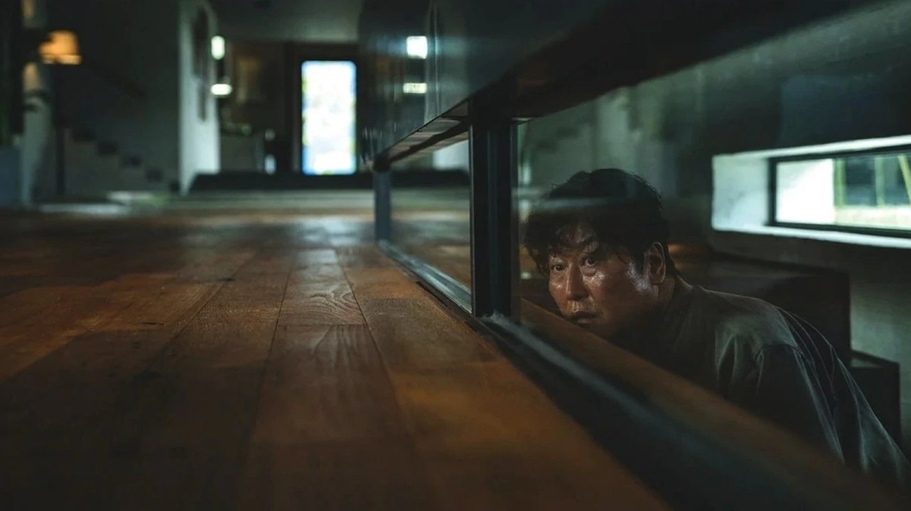Parasite, still 3