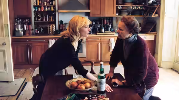 Sheba Hart (Cate Blanchett) and Barbara Covett (Judi Dench) lean across a kitchen table